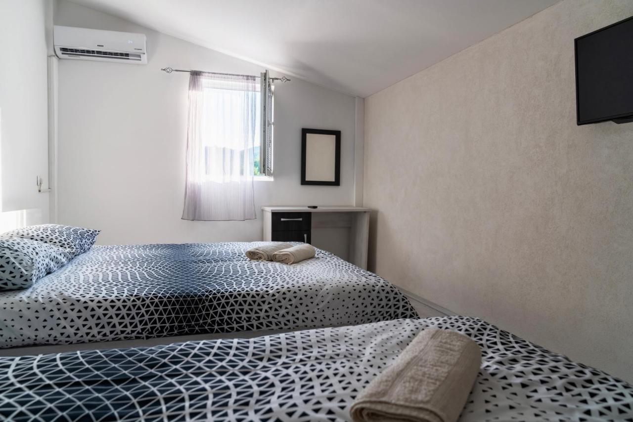 Complex Praga Hotel Gorno Lakocerej Kültér fotó