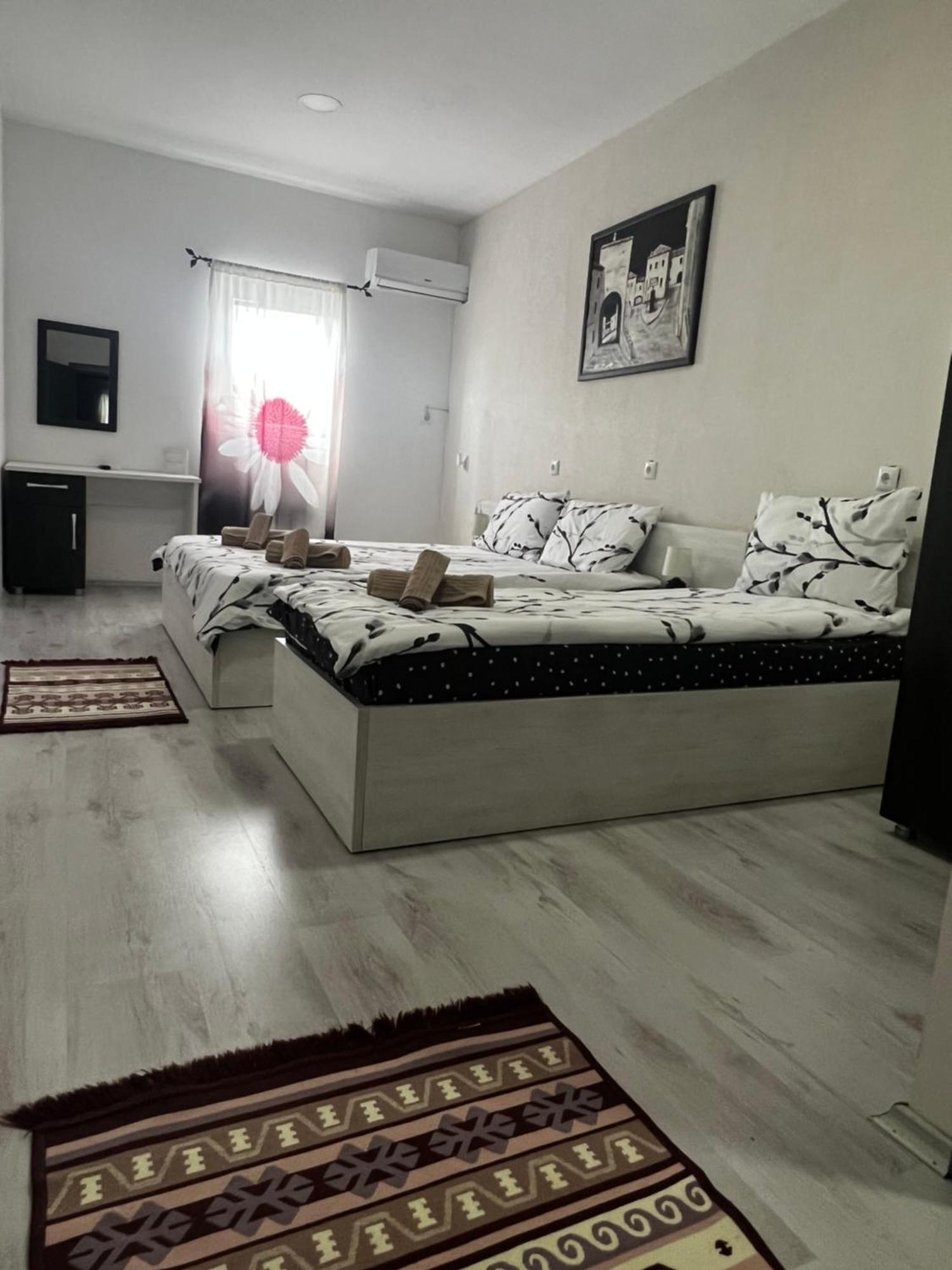 Complex Praga Hotel Gorno Lakocerej Kültér fotó